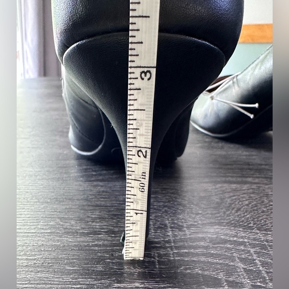 Merona Black Stilettos - 2 1/2 inch heels - pointy toe - Picture 8 of 9